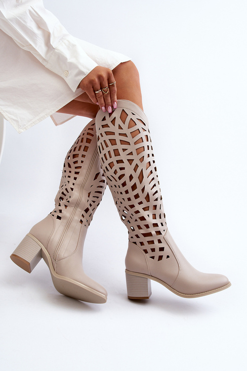 Čierne čižmy s otvoreným vzorom na opätku Pinkema