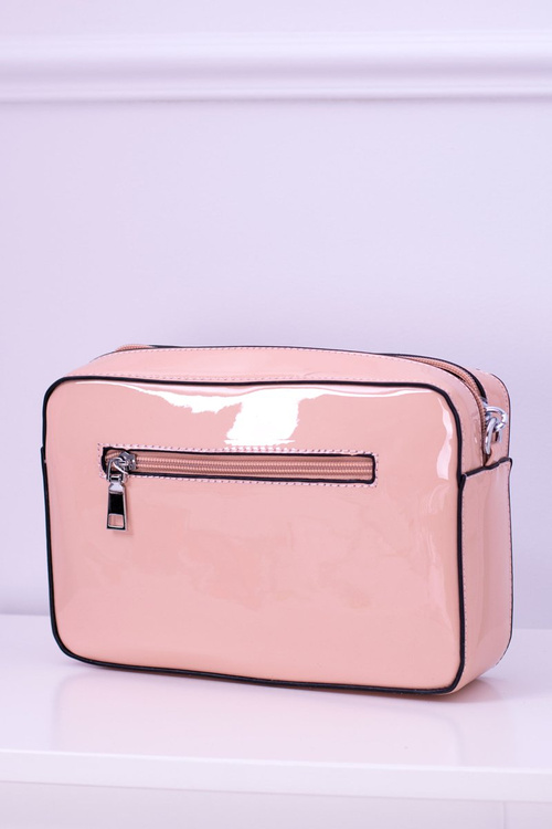 Ružová lakovaná dámska taška sa nebála