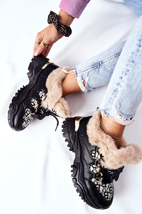 Ženské izolované športové topánky čierne srdce bije