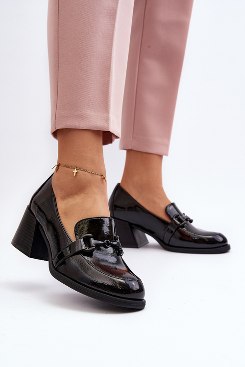 Čierne lakové topánky na vysokom opätku Nireva