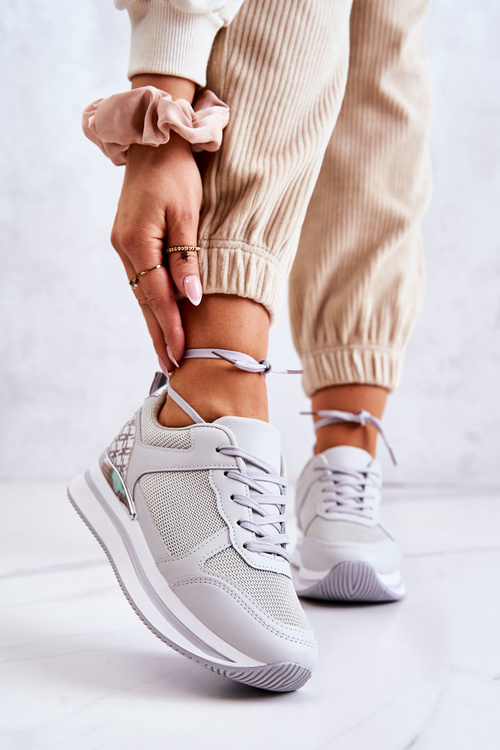 Dámske klasické športové topánky na šedej pokročilej