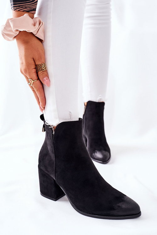 Dámske topánky na čiernom Carrick Suede Post