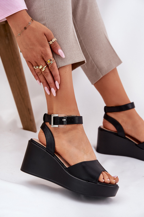 Dámske Sandále Na Klíne Čierne Efrina