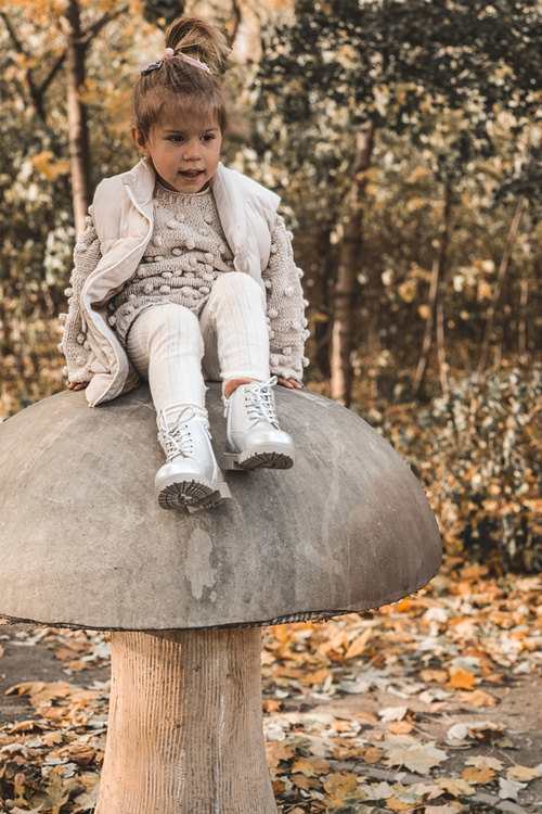 Detské izolované topánky striebra