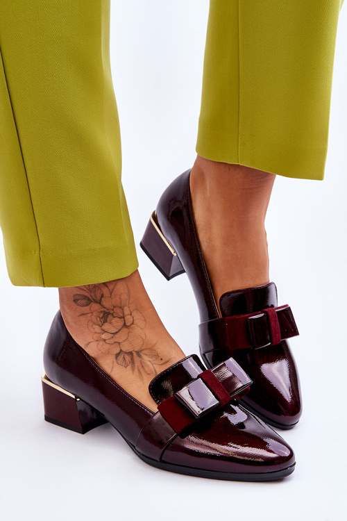 Módne lakované čerpadlá s dekoratívnym burgundským lukom Shira