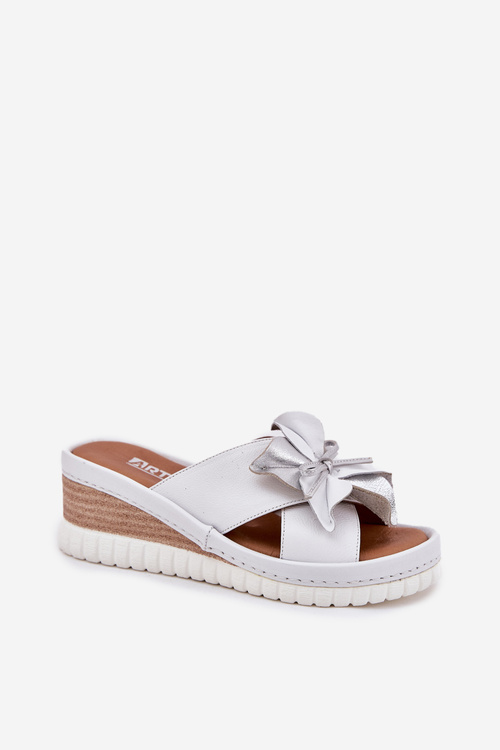 Kožené Dámske Šľapky Na Platforme S Ozdobným Kvetom Artiker Biela-Strieborná 54C0538