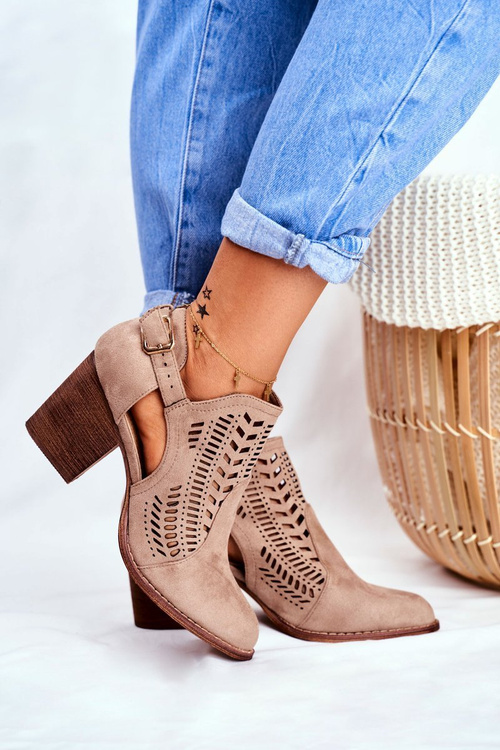 Ženské topánky s rezaním béžovej velluci