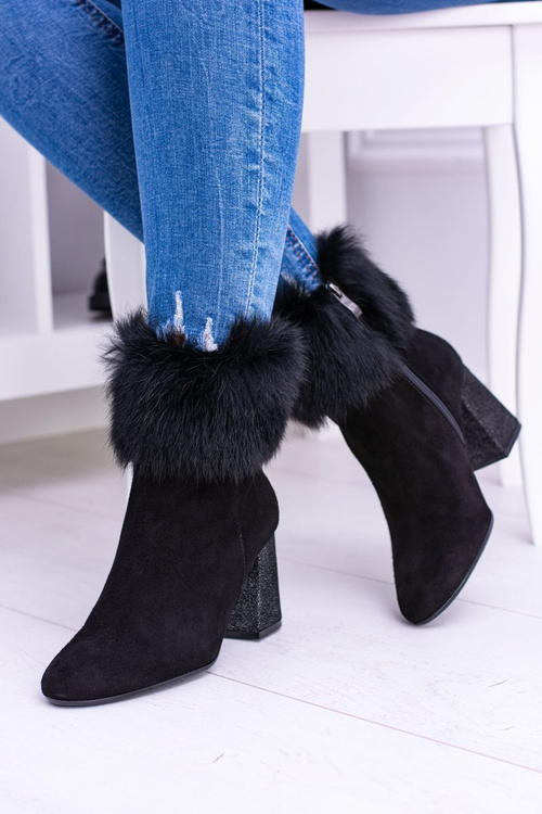 Dámské černé kotníkové boty s přirozenou srstí Laura Messi 1689