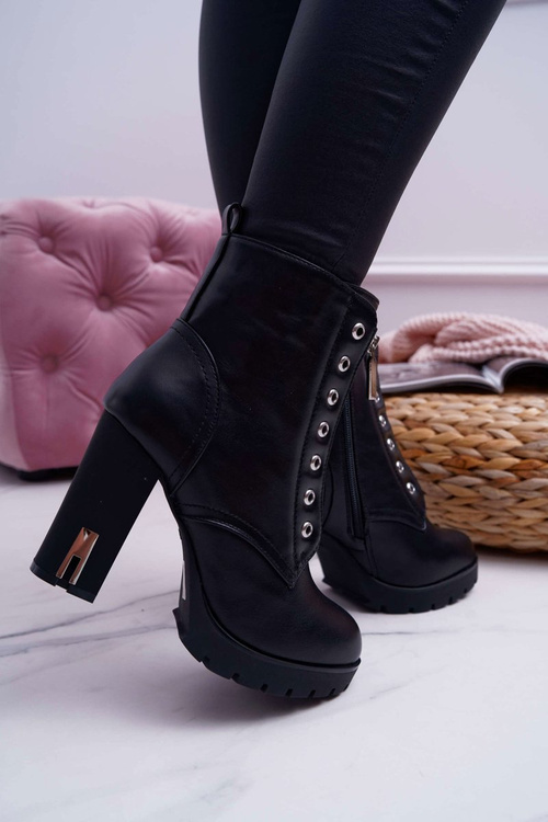 Dámske topánky na príspevku, dekoratívny čierny posúvač