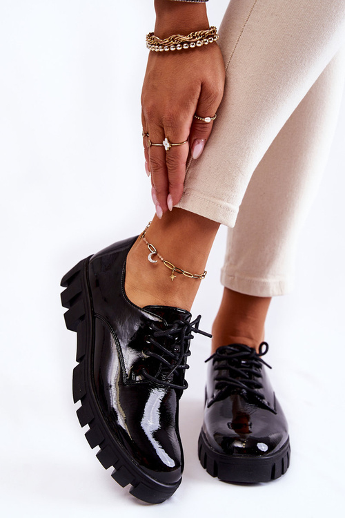 Módní lakované boty se zavazováním Černá Gwendy