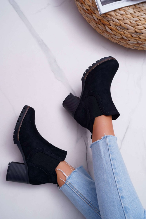 Ženské topánky na čiernom poste Suede Suede