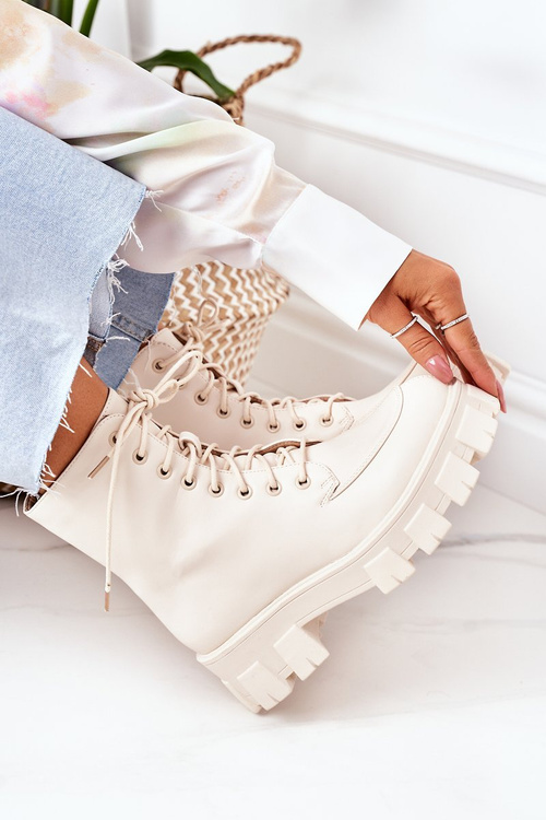 Izolované topánky béžového sveta sú moje