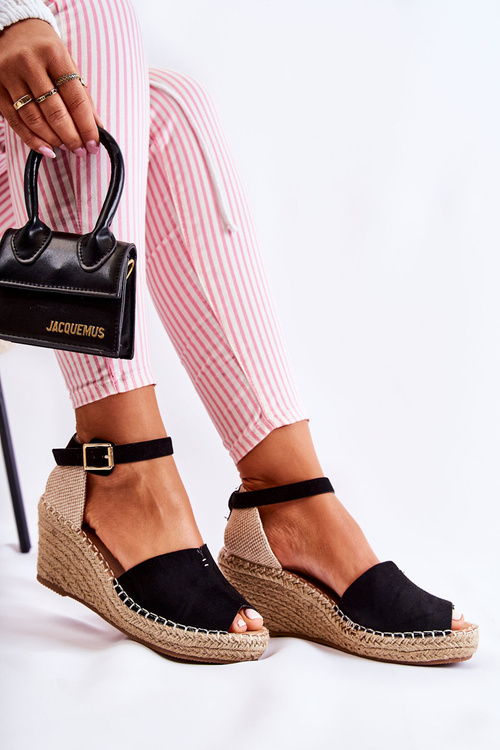 Pohodlné dámské sandály na klínu černá Dellia