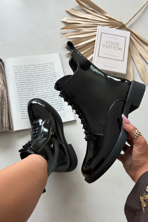 Lakované dámské kozačky z přírodní kůže D&A MR52-108 Černé