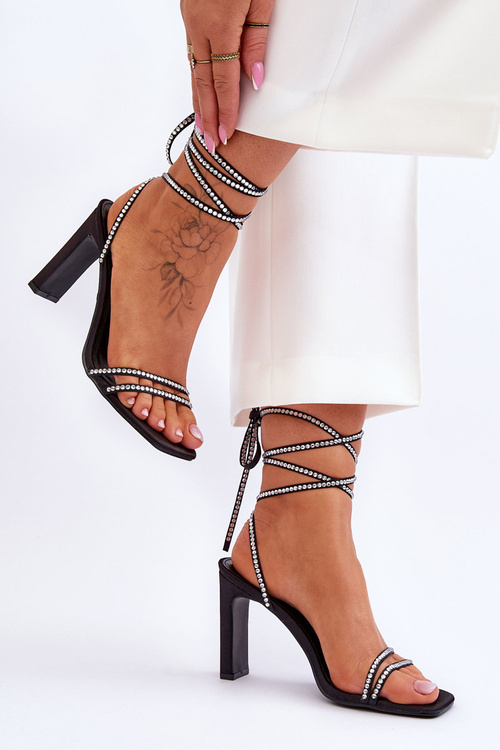 Elegantné zviazané sandále s čiernymi kamienkami Nessy