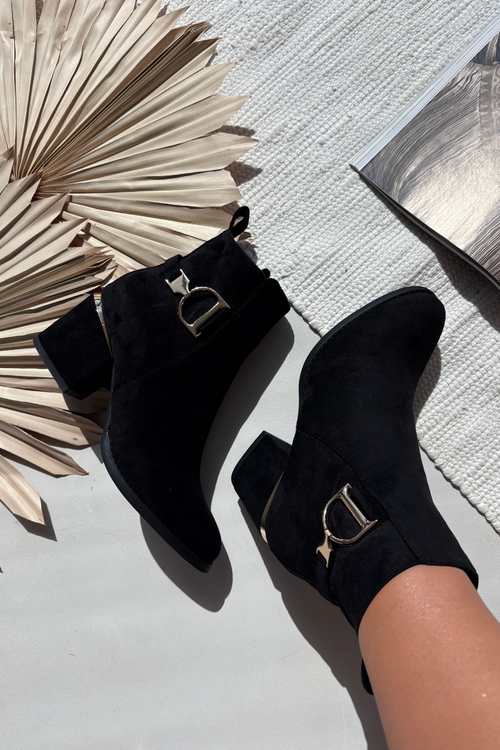 Zateplené dámské boty na podpatku se zlatými prvky černé Ambrine