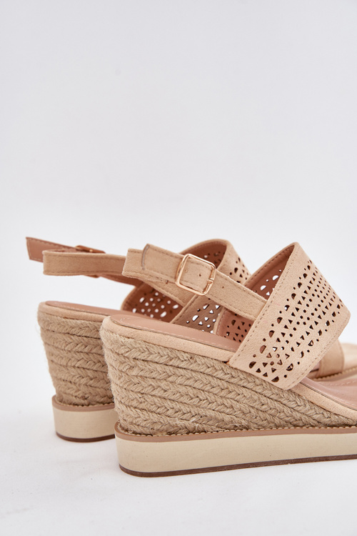 Dámske Sandále S Otvormi Na Klíne S Pletením Béžové Zolira