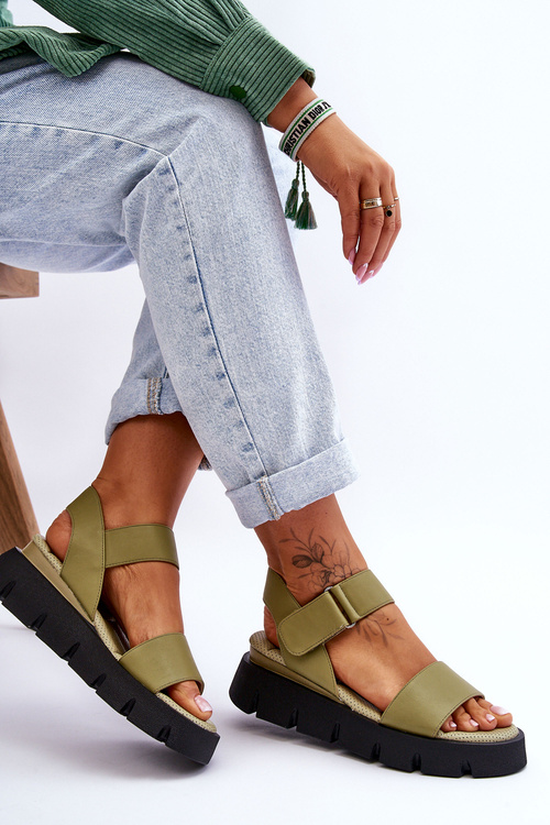 Dámske kožené sandále na zelenej platforme Katte