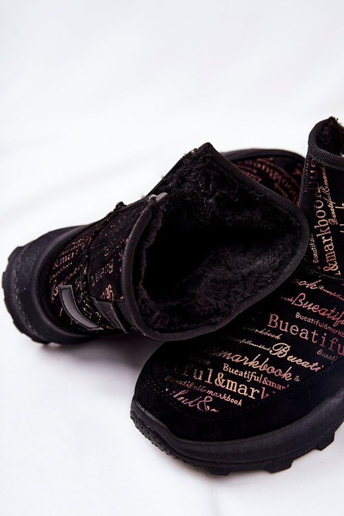 Izolované snehové topánky s tlačou čierne freesia