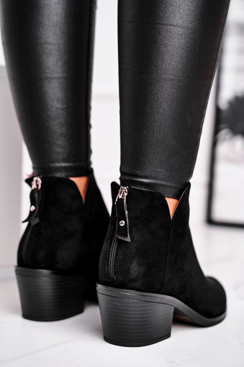 Izolovaná jesenná jesenná čierna mliečna päta dámska