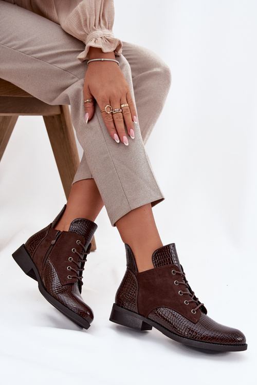 Lakované dámské kotníkové boty s ozdobným vypalováním zateplené Vinceza 16477 hnědé