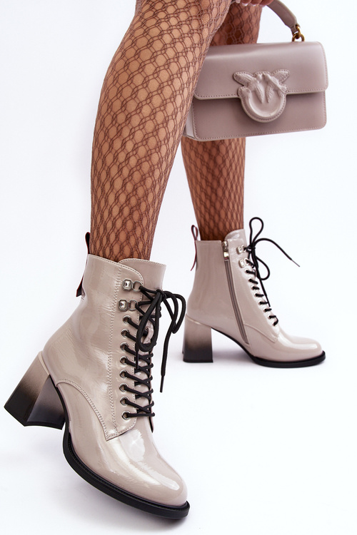 Lakierované botky na sloupku šněrovací D&A MR870-06 Světle šedá