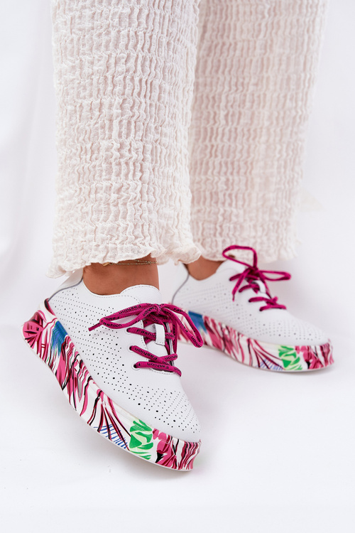 Dámske Kožené Sneakersy Na Vzorovanej Platforme Vinceza 88017 Biele