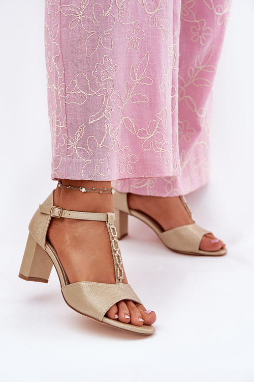 Dámske Sandále Na Opätku S Dekoratívnym Pásikom Eko Koža Zlaté Triavera