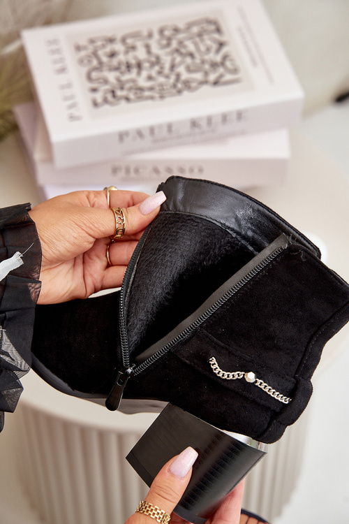 Zateplené dámské boty na podpatku s řetízkem eko semišové černé Hanalen