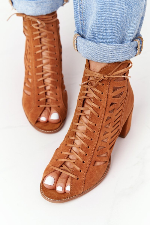 Semišové Prolamované Boty Maciejka Camel 04040-29