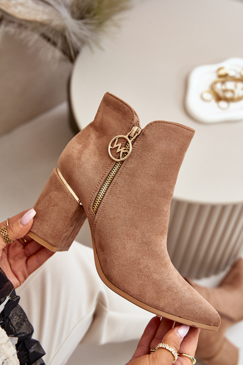 Dámské boty na podpatku se špičatou špičkou eko semišové zateplené hnědé Raisha