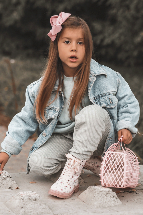 Izolované detské topánky pre ružový posúvač dolida