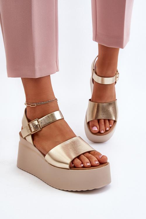 Dámske sandále na klinovom podpätku zlaté Geferia