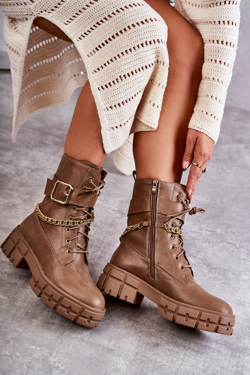 Módne pracovníčky topánky s hnedou reťazou smooletne