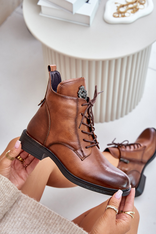 Zateplené členkové topánky na plochom podpätku s ozdobou Camel Leonise