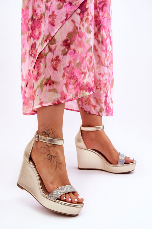 Módne kožené sandále na klinoch zlatý arwen