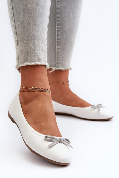Bílé baletky z ekokože s mašlí