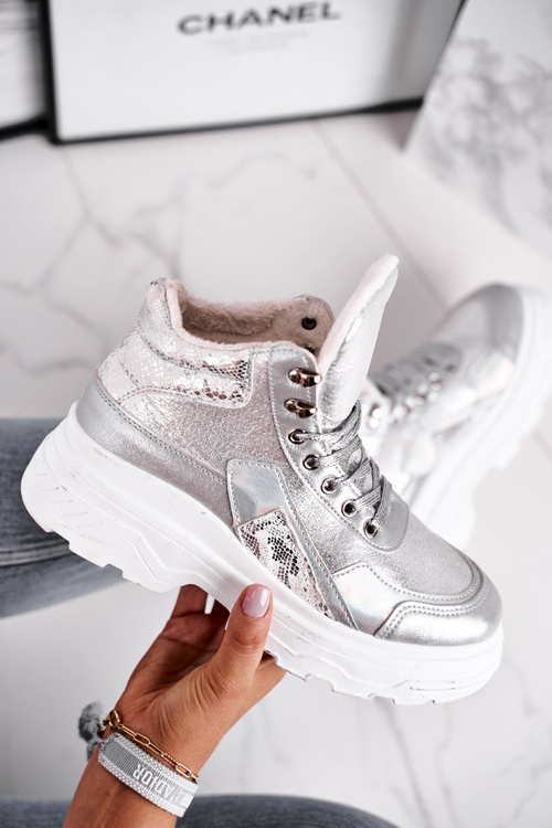 Dámske športové topánky izolované striebro Davan