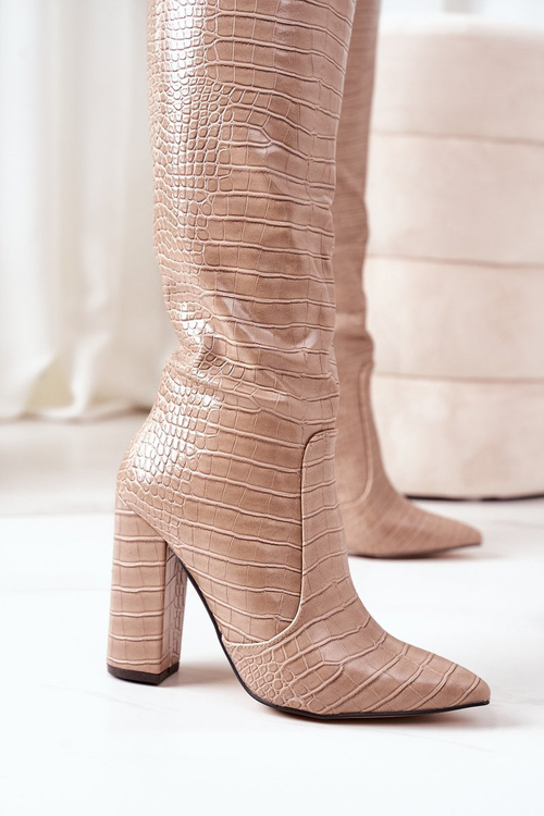 Módne topánky na tme