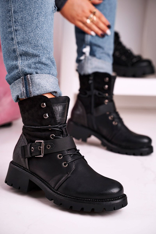 Ženy izolované čierne silné pracovníci