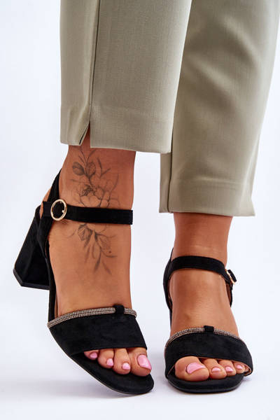 Dámske semišové sandále na nízkom stĺpiku Čierne Loredo