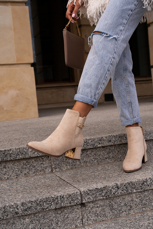 Dámske členkové topánky na opätku so zipsom z eko-zamšu v svetlo béžovej farbe Bonucci