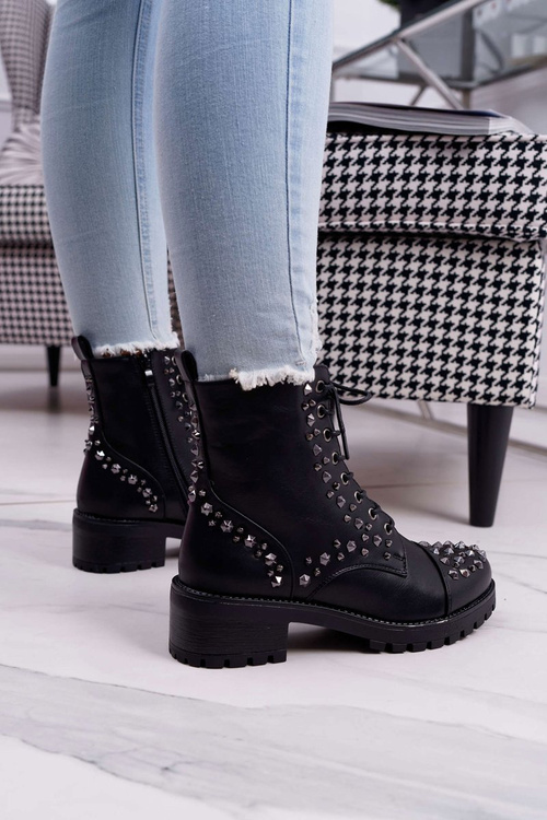 Pracovníky žien s čiernymi kamienkami