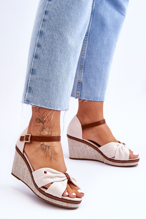 Dámske sandále na pletenej klinovej béžovej judith