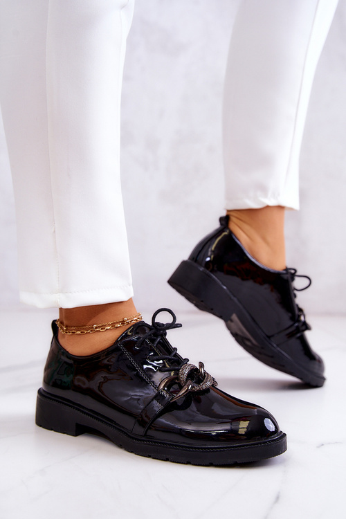 Lakované boty vázané ornamentem Black Larosa