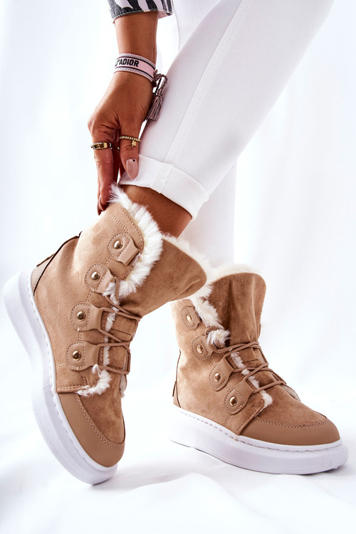 Izolované topánky s kožušinovým béžovým hoppy
