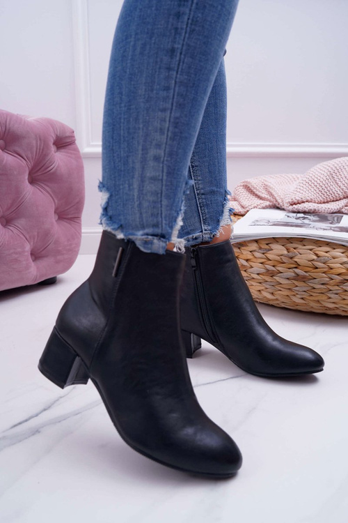 Ženské podpätky izolované čiernymi fiorelli