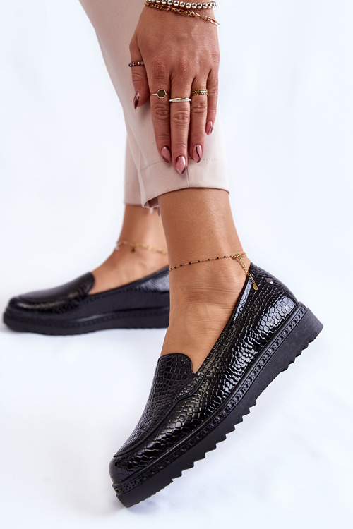 Maľované vzorky krokodílových mokasov na čiernej platforme Diane