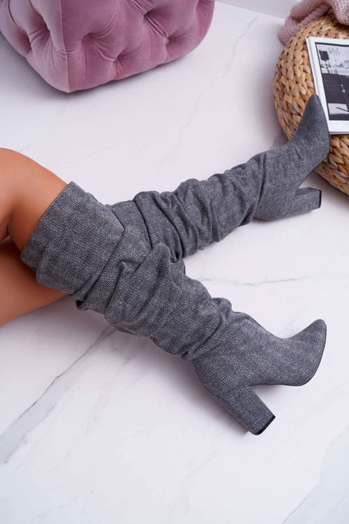 Ženské topánky na kolene po šedej termene