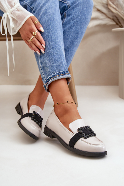 Lakované Dámské Mokasíny S Dekorací Světle Šedé Vinceza 58389